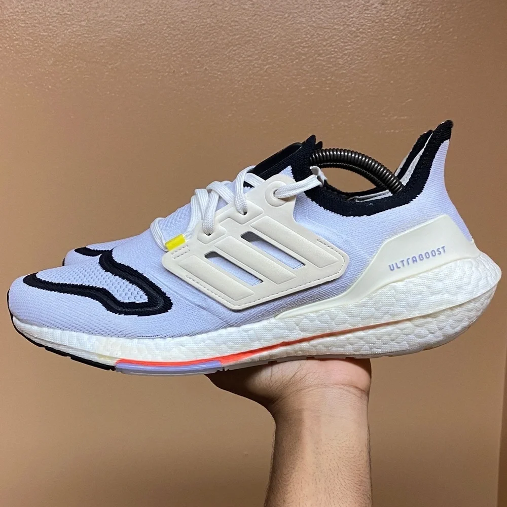 Adidas UltraBoost 22 “White Black Solar Red” Running Sneakers 11.5 Women 10 Men